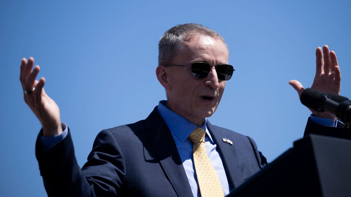 Intel’s wild week leaves Wall Street more uncertain than ever about chipmaker’s future Intel’s wild week leaves Wall Street more uncertain than ever about chipmaker’s future
