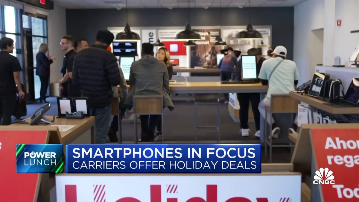 Global smartphone sales rebound in October after declining for more than 2 years: Counterpoint 1 Phone carriers are offering big holiday deals on smartphones
