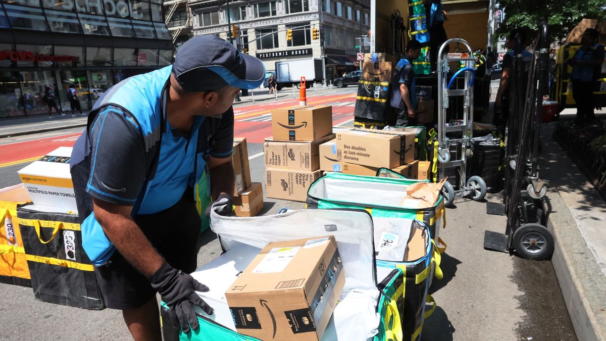 Stocks making the biggest moves midday: Amazon, Apple, Block, Tupperware and more Stocks making the biggest moves midday: Amazon, Apple, Block, Tupperware and more
