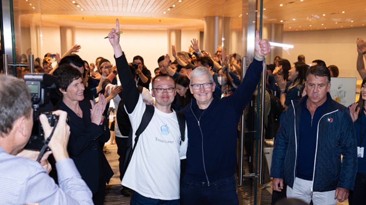 Apple could double down on China market, Wedbush says, as iPhone sales drop