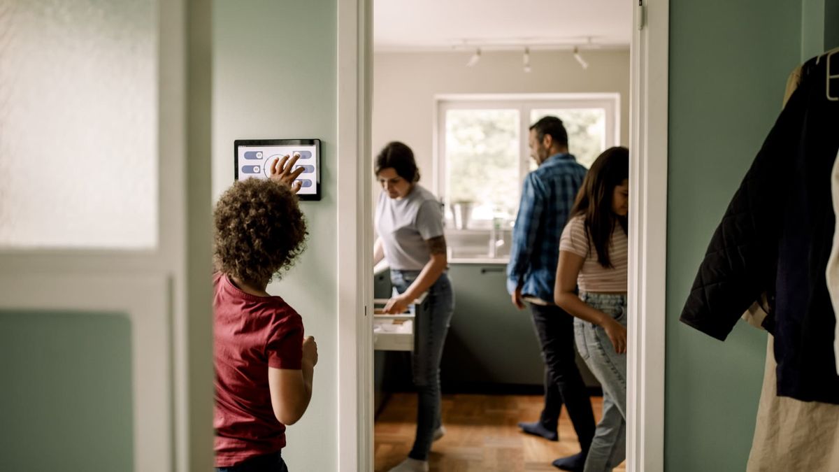 Amazon, Best Buy, Google may soon sell home smart devices with ‘hacker-safe’ label Amazon, Best Buy, Google may soon sell home smart devices with ‘hacker-safe’ label