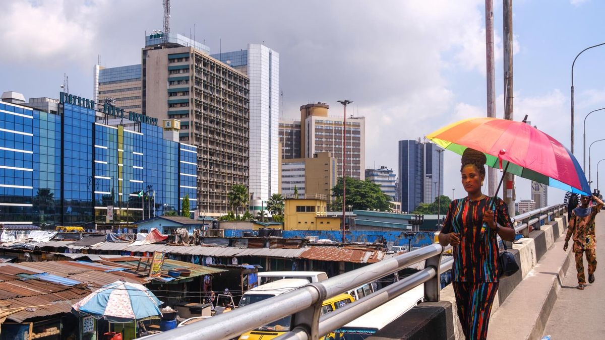 Nigeria’s central bank hikes interest rate to 24.75% as it battles sky-high inflation, currency crisis Nigeria’s central bank hikes interest rate to 24.75% as it battles sky-high inflation, currency crisis