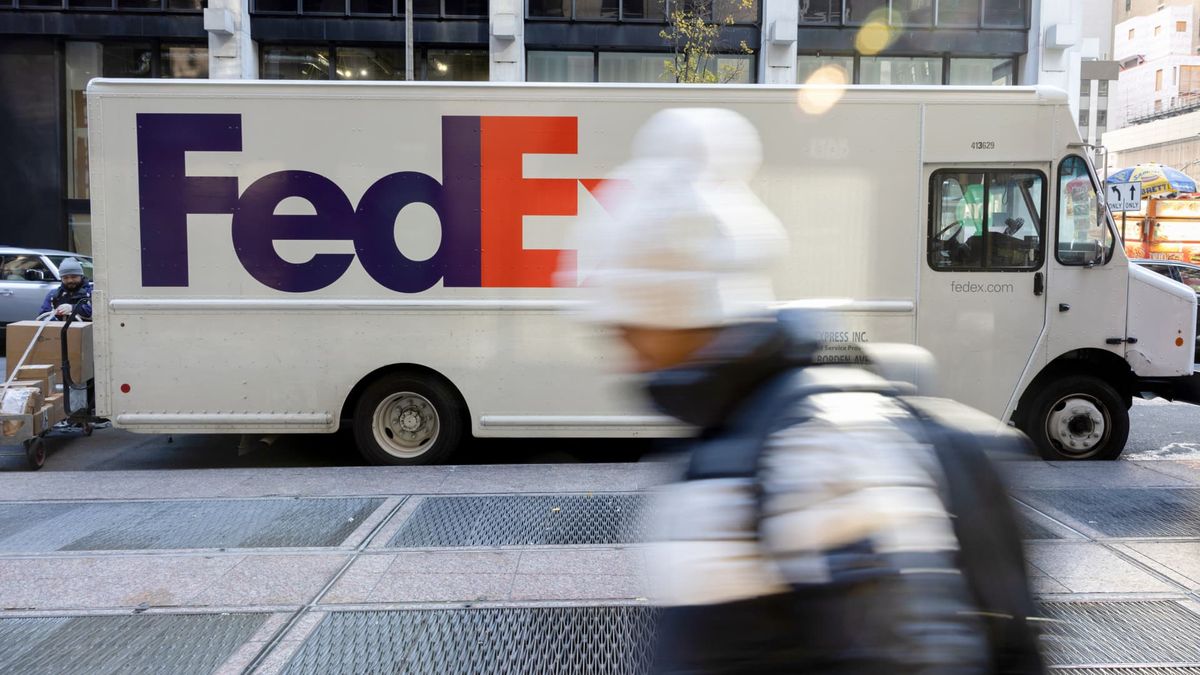 FedEx has started delivering ‘promotion-ready’ AI training to over 400,000 workers