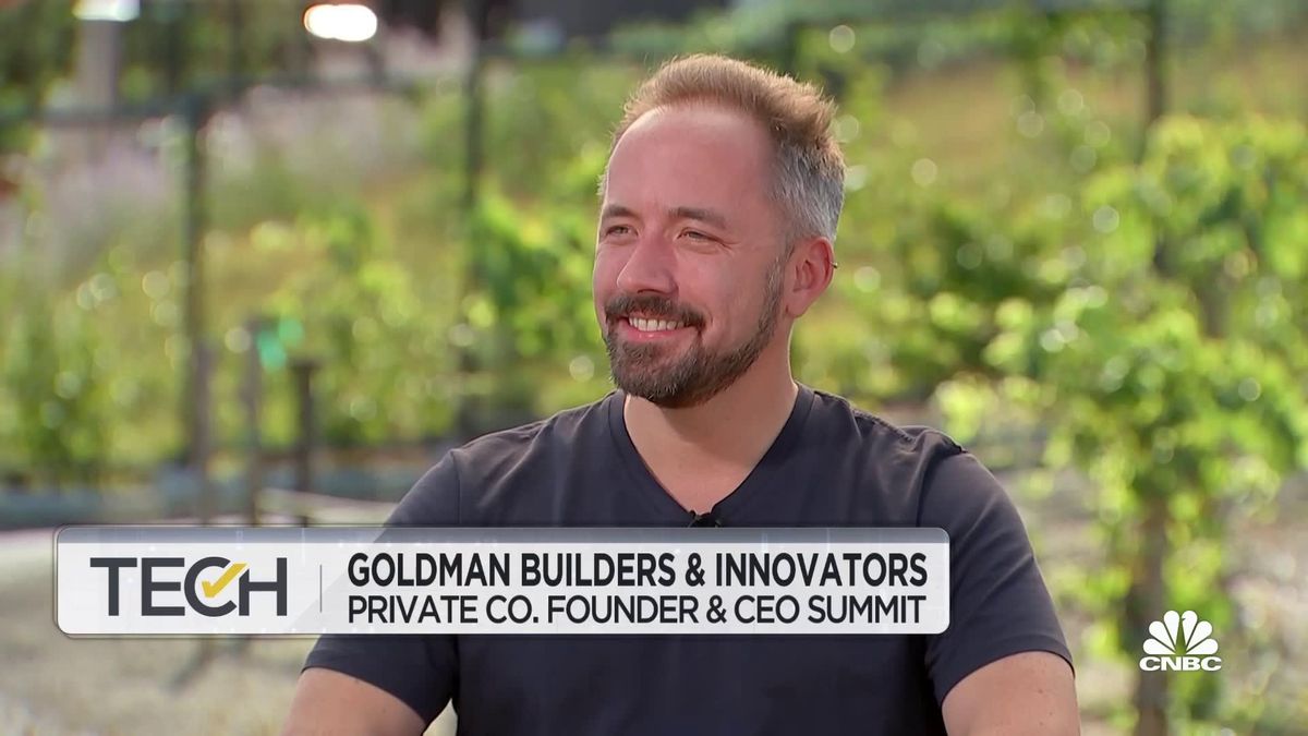 Dropbox CEO Drew Houston to step down after 19 years at helm of cloud storage pioneer 2 Dropbox CEO Drew Houston: Subscribers are using AI-powered tools to solve new problems