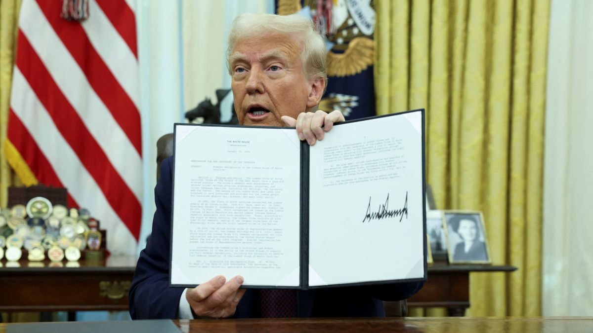 Trump signs executive order promoting crypto, paving way for digital asset stockpile Trump signs executive order promoting crypto, paving way for digital asset stockpile
