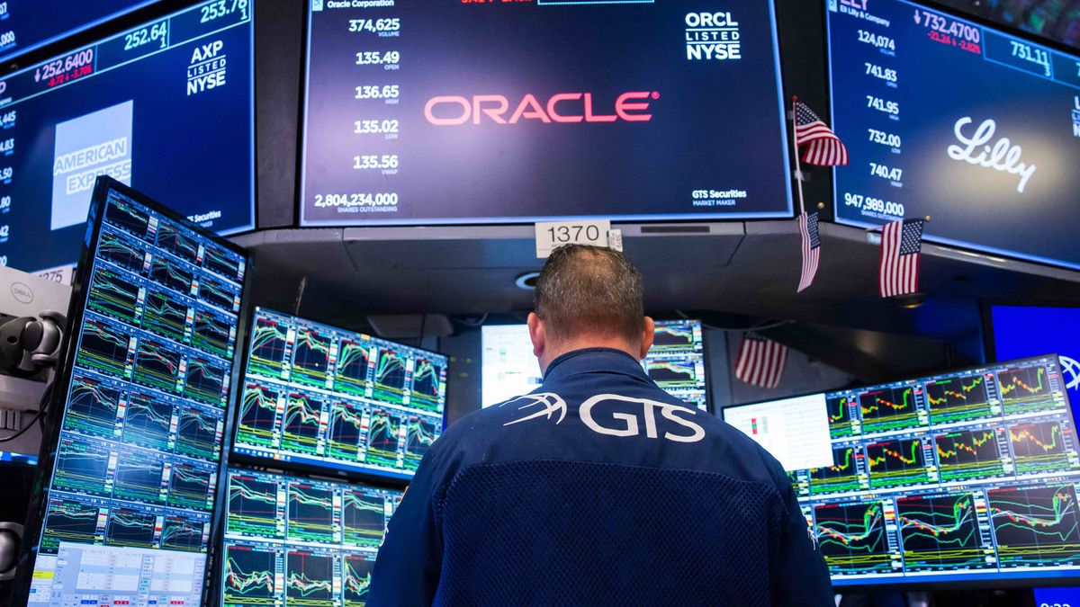 Oracle stock spikes 12% as strong Q3 earnings answer Wall Street AI build-out concerns