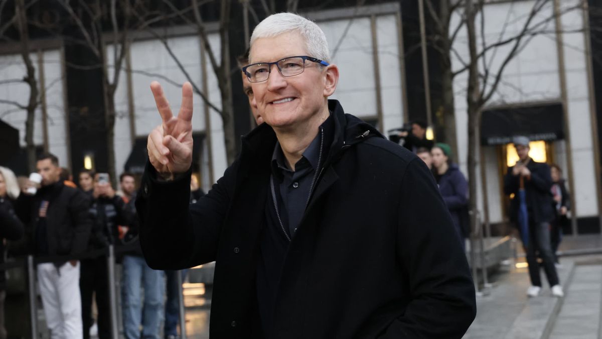 Apple’s falling iPhone sales don’t bother Wall Street so long as margins, buybacks are increasing Apple’s falling iPhone sales don’t bother Wall Street so long as margins, buybacks are increasing