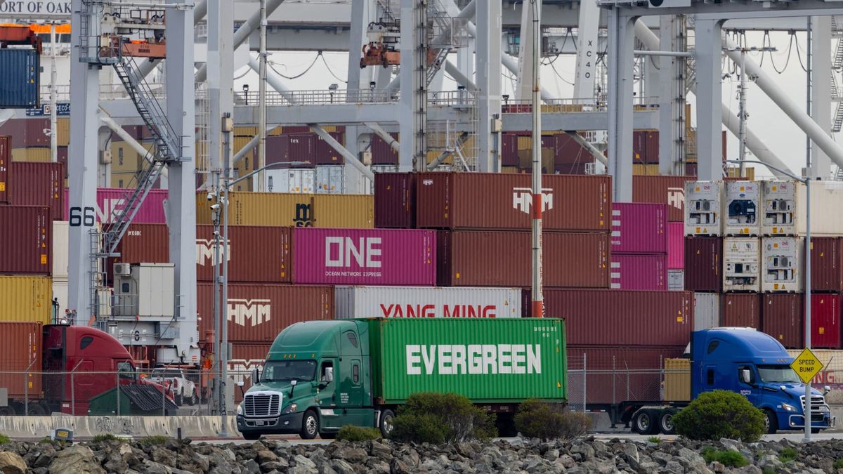 Supreme Court ruling throws Trump administration’s tariff strategy into flux. What it means for global trade, U.S. economy Supreme Court ruling throws Trump administration’s tariff strategy into flux. What it means for global trade, U.S. economy