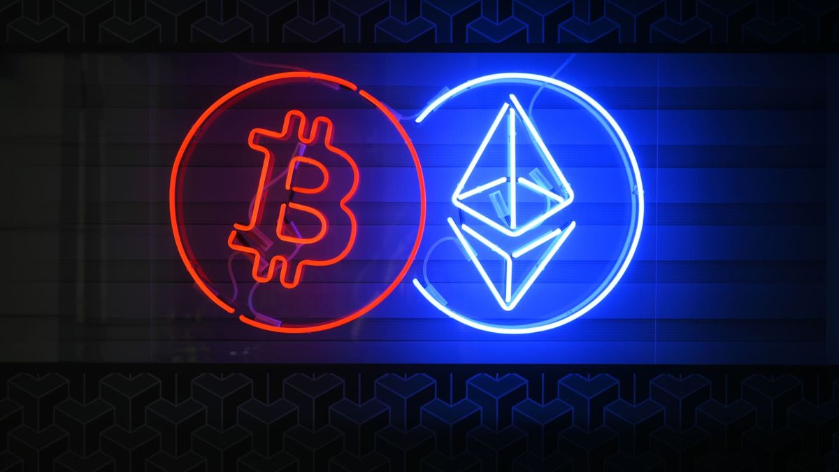 Bitcoin holds above 0,000 while ether rockets to its best week since 2021