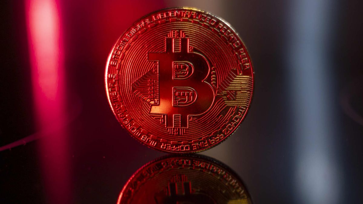 Bitcoin drops below ,000 as Treasury yields pressure risk assets Bitcoin drops below ,000 as Treasury yields pressure risk assets