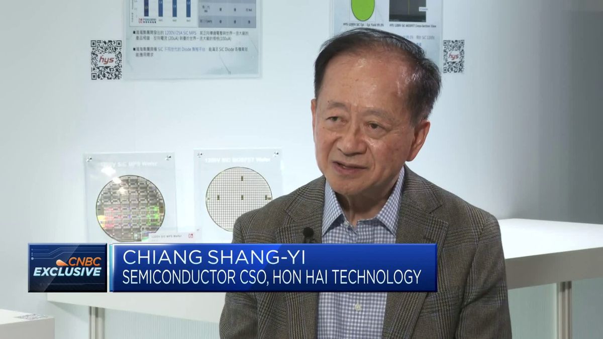 Apple supplier Foxconn says it's 'way too late' to chase dominance in cutting-edge chips 1 Hon Hai won't compete with leading-edge players, says semiconductor strategy officer