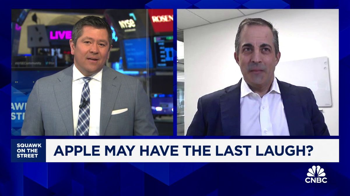 Apple could double down on China market, Wedbush says, as iPhone sales drop 1 Apple should have a new app store with AI by June, says Melius Research's Ben Reitzes