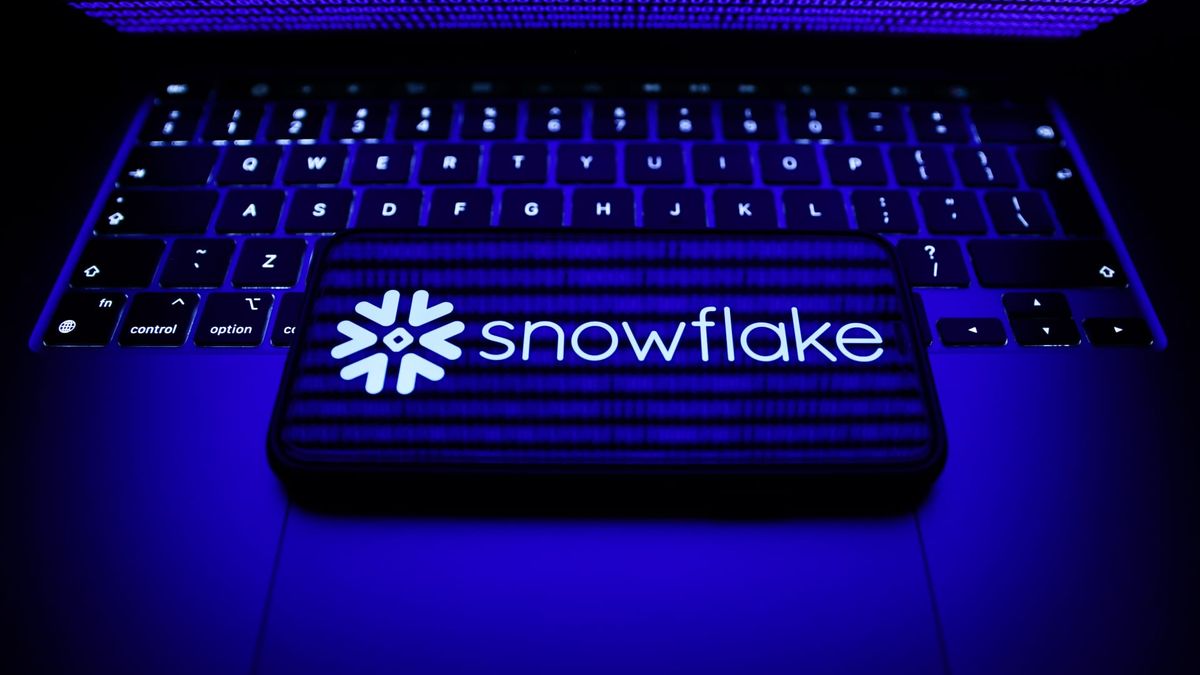 Snowflake surges 8% on earnings beat as company expands AI push Snowflake surges 8% on earnings beat as company expands AI push