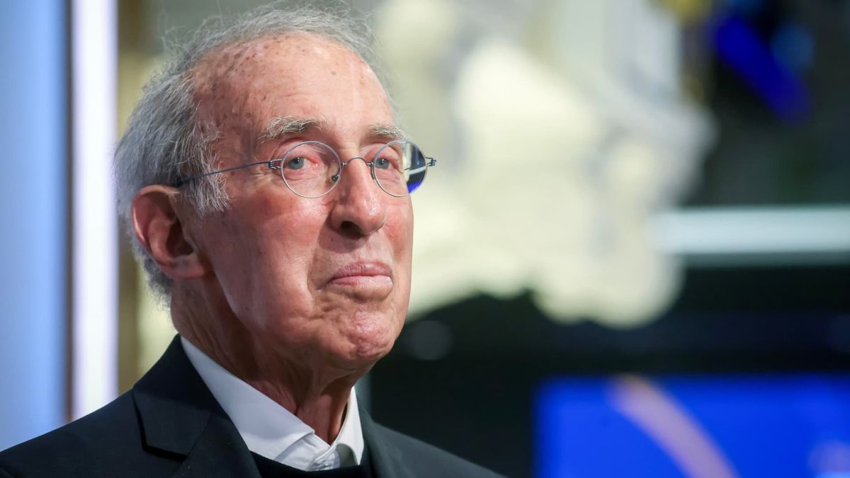 Billionaire fund manager Ron Baron praises beaten-up financial stock whose new CEO he compares to Jamie Dimon