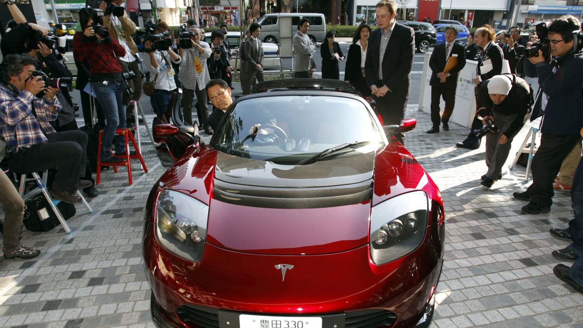 Musk teases Tesla Roadster demo by year-end. He’s been hyping a new one since 2017