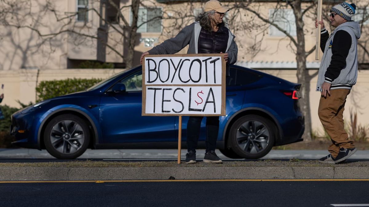 Tech’s 3-week sell-off, led by Tesla, wipes out .7 trillion in value from megacaps Tech’s 3-week sell-off, led by Tesla, wipes out .7 trillion in value from megacaps