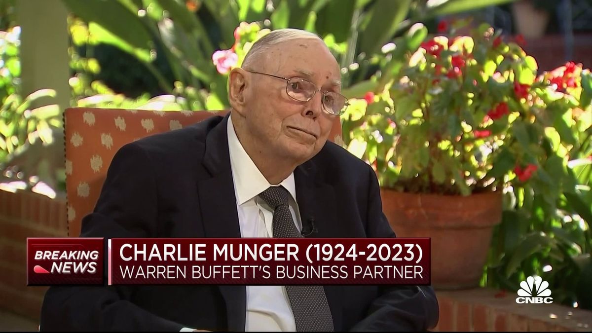 The life advice that Charlie Munger gave Warren Buffett: Live life backwards 1 Charlie Munger in final CNBC interview: You've got to learn how to recognize rare opportunities when they come