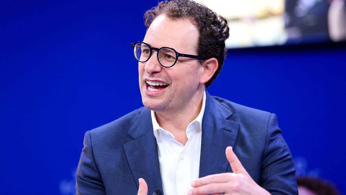 Anthropic closes  billion funding round as cash keeps flowing into top AI startups