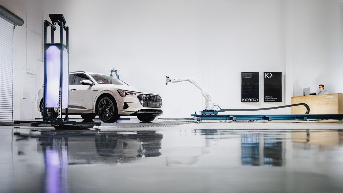 Startup Kinetic rolls out robots to fix electric cars, and someday robotaxis