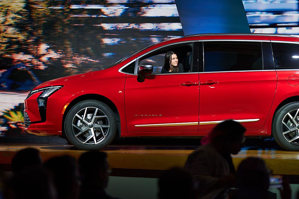 Chrysler CEO says there is a minivan 'resurgence' but stays quiet on product plans 1 Why minivan sales have risen, and Chrysler is betting on a 'resurgence'