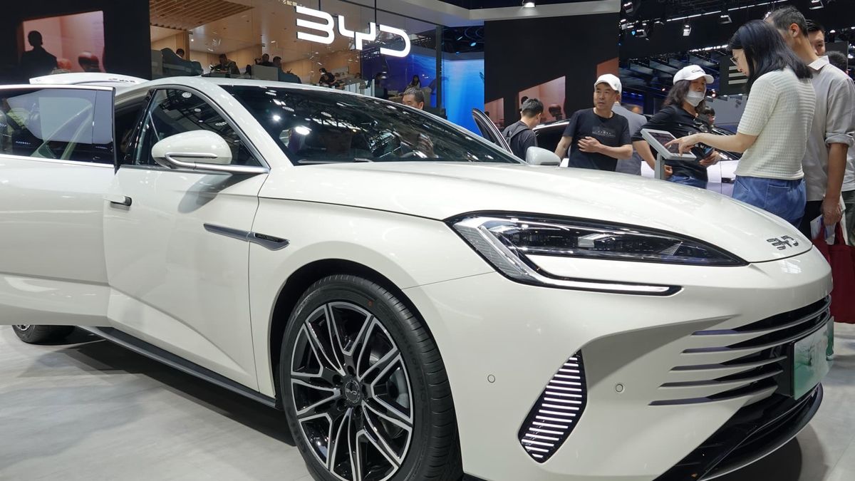 Chinese EV stocks surge after EU slaps up to 38% additional import tariffs Chinese EV stocks surge after EU slaps up to 38% additional import tariffs