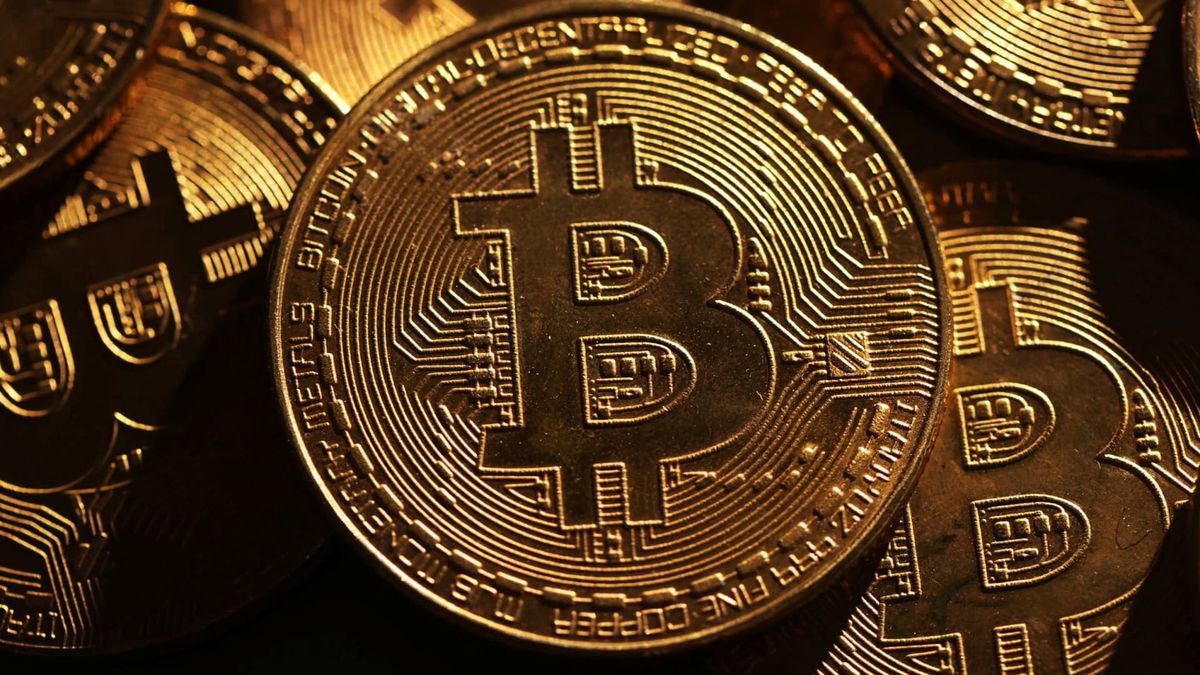 Bitcoin heads for nearly 40% November gain as it edges closer to 0,000 Bitcoin heads for nearly 40% November gain as it edges closer to 0,000