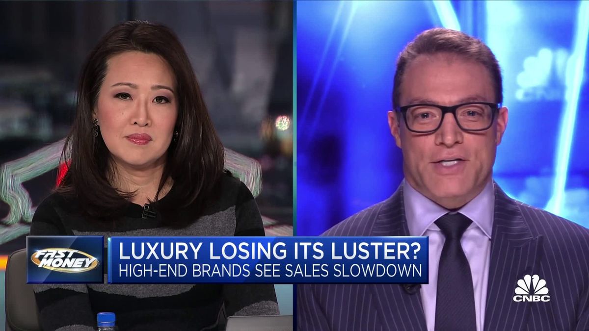 Burberry shares sink 9% as luxury spending slowdown bites 1 Major luxury brands deliver warnings tied to high-end spending