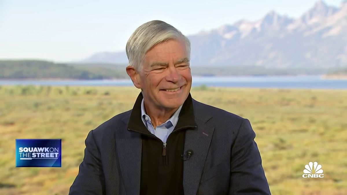 Powell's pivotal speech Friday could see a marked shift from what he's done in the past 2 Philadelphia Fed President Patrick Harker: We should keep restrictive stance for a while