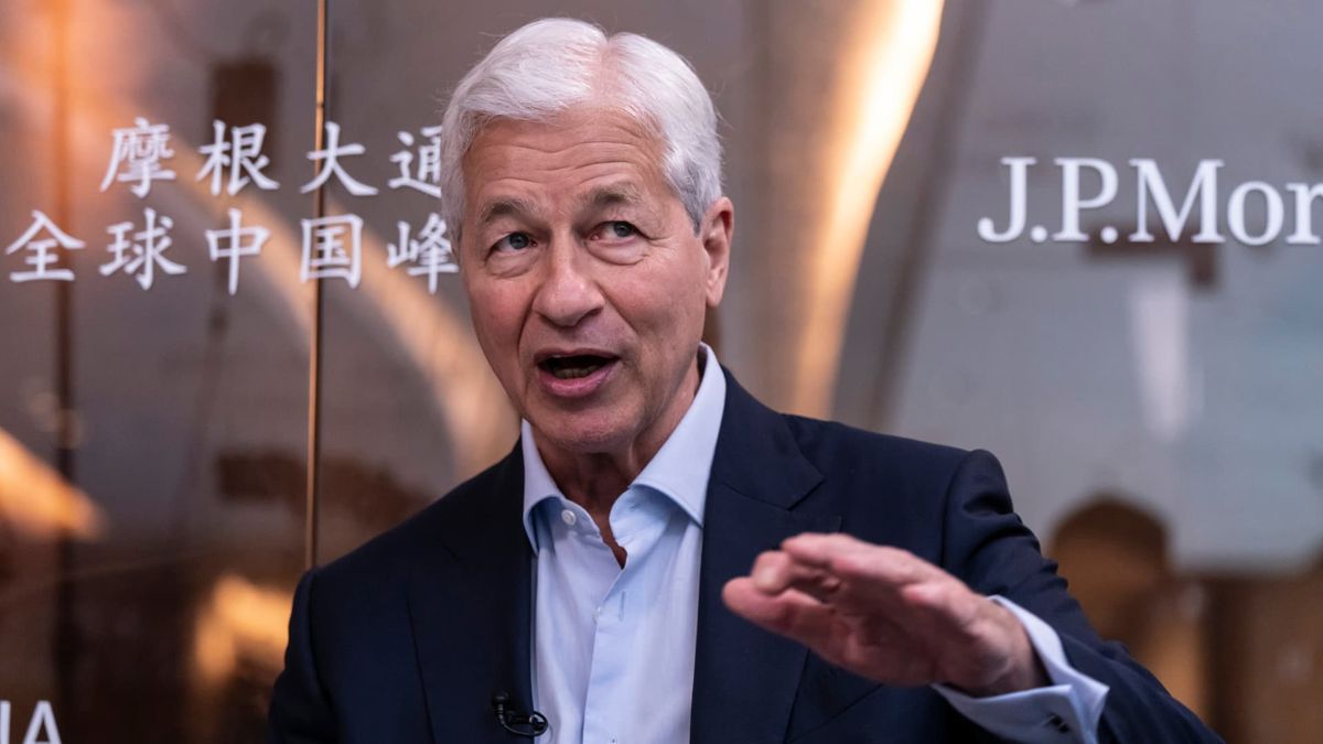 JPMorgan Chase beefs up mobile app with bond trading as bank targets trillion in assets JPMorgan Chase beefs up mobile app with bond trading as bank targets trillion in assets