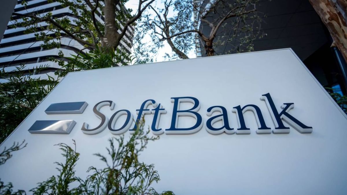 SoftBank Group shares plunge over 9% as Asian tech stocks track declines in U.S. peers