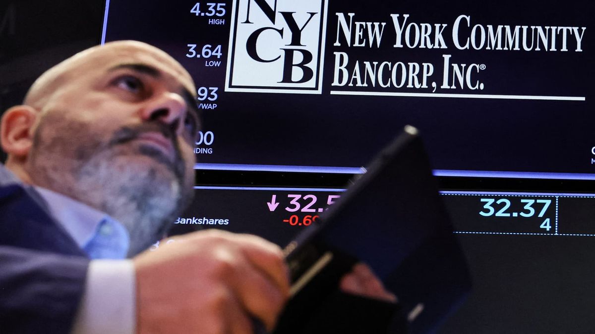Wall Street is worried about NYCB’s loan losses and deposit levels as stock sinks below 