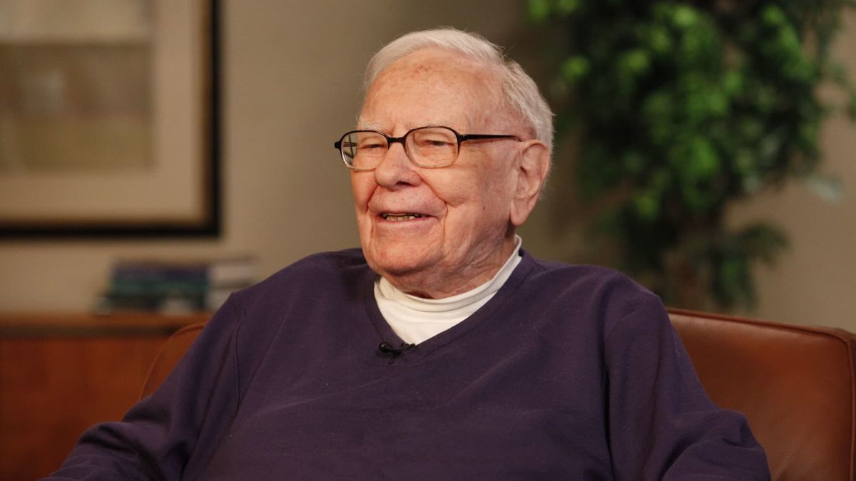 Warren Buffett teams up with NBA superstar Stephen Curry for charity lunch, reviving iconic auction