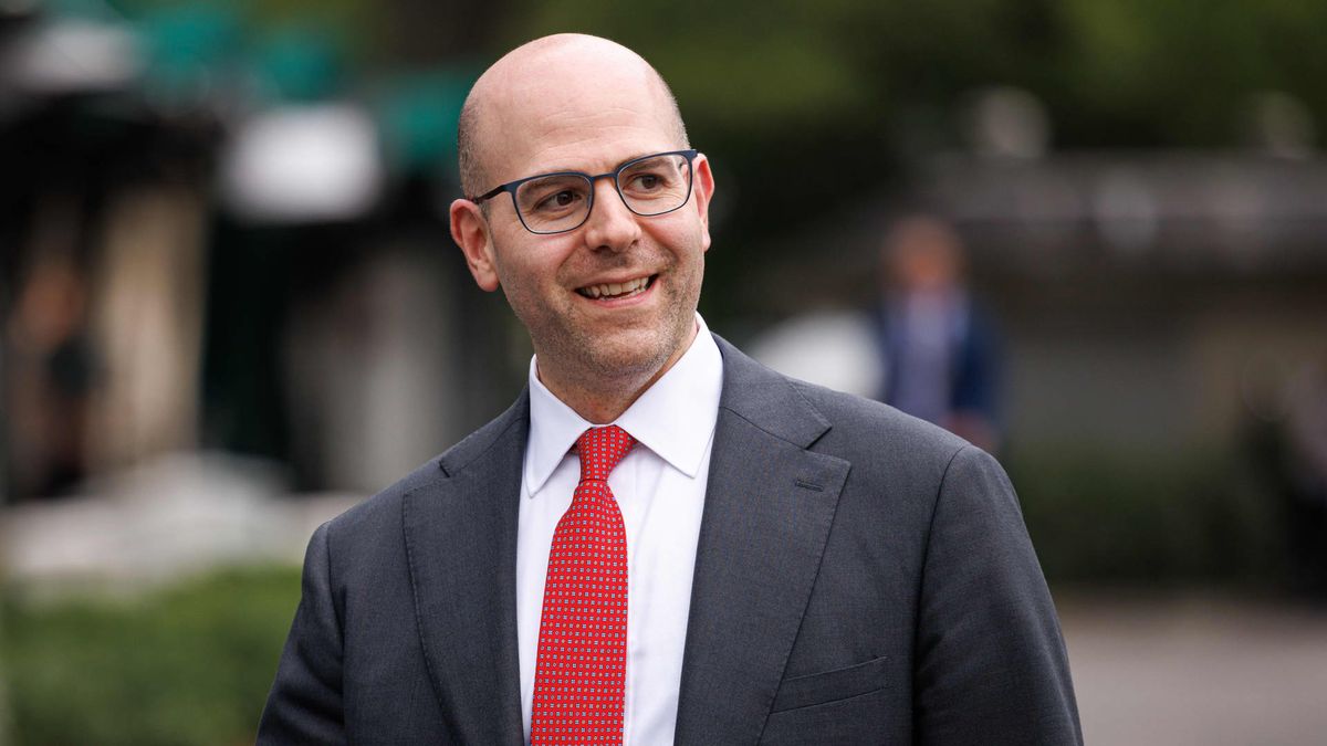 Trump to nominate economic advisor Stephen Miran to be new Fed governor, replacing Kugler Trump to nominate economic advisor Stephen Miran to be new Fed governor, replacing Kugler