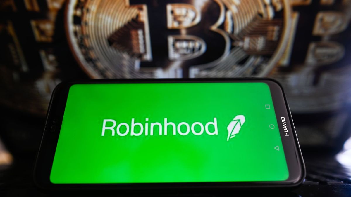 Robinhood shares drop 12% this week amid losses in bitcoin, AI stocks