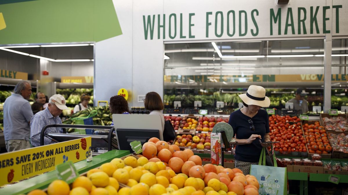 Amazon is using tech from a Khosla Ventures-backed startup to run robot warehouses at Whole Foods Amazon is using tech from a Khosla Ventures-backed startup to run robot warehouses at Whole Foods