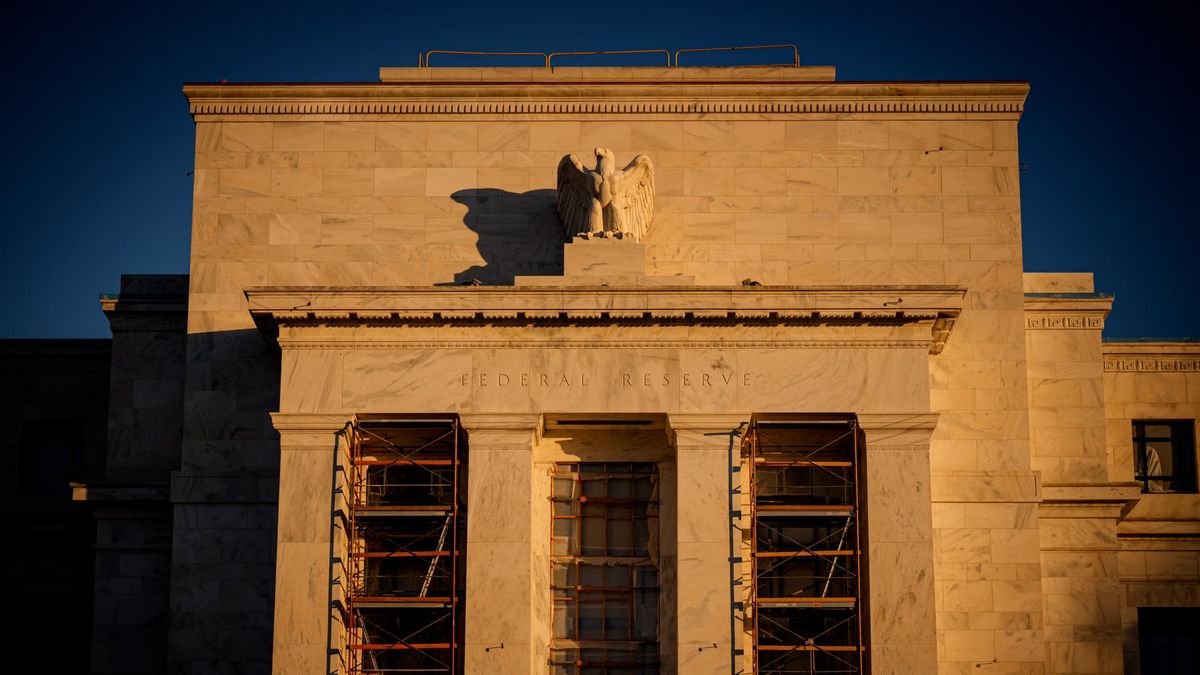 Fed votes to reappoint all of its regional bank presidents