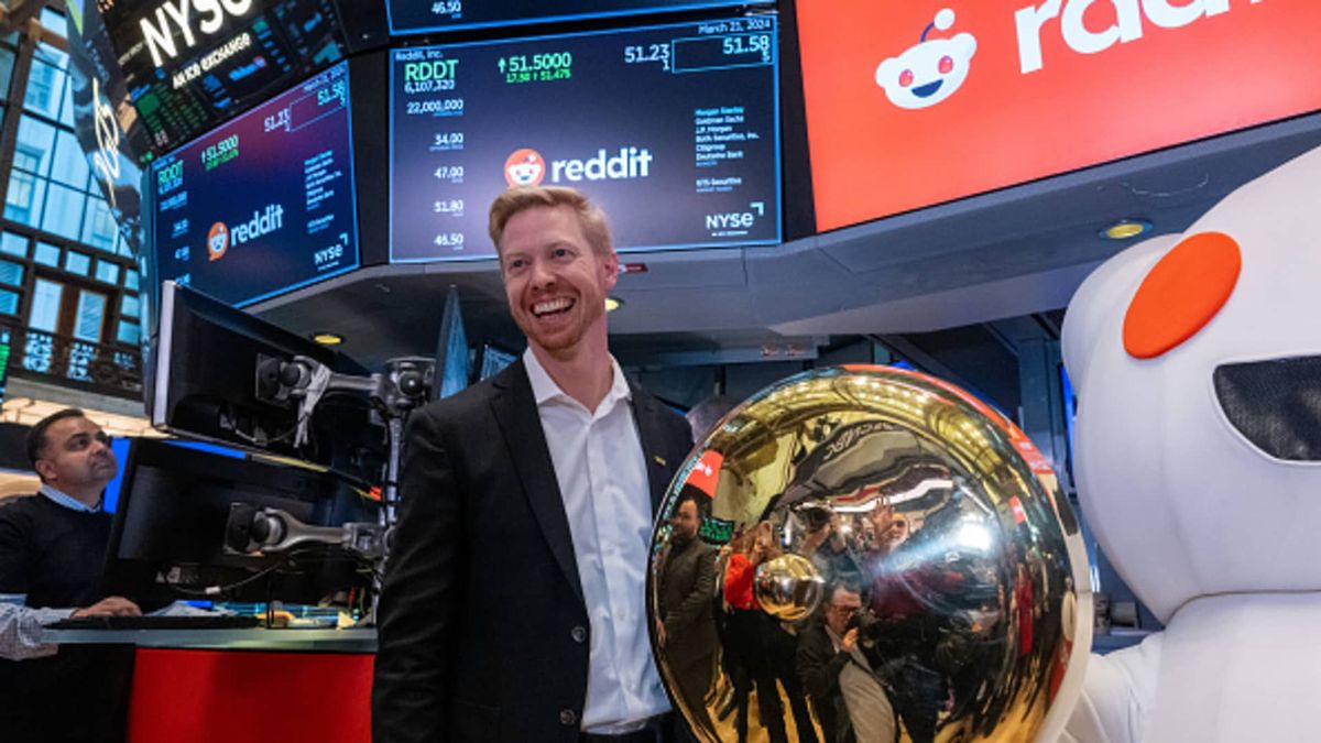 Reddit shares rise 7%, hit record as Raymond James raises price target