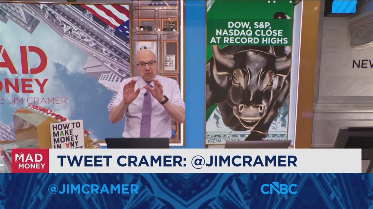 Jim Cramer says Dell’s blowout quarter sets up a crucial week for AI stocks 1 I wonder if we will say this is the era when Dell took over the computer space, says Jim Cramer