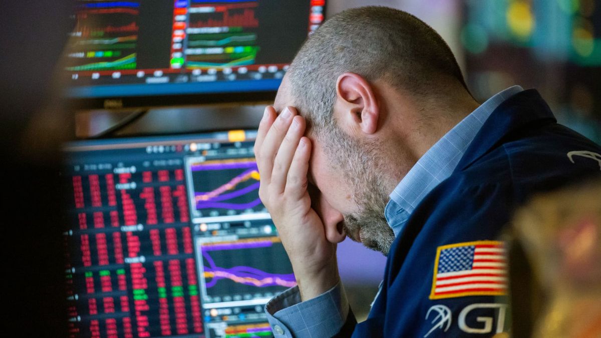 Cramer weighs in on ‘hack downgrade’ of Starbucks — and what’s behind Amazon’s dip Cramer weighs in on ‘hack downgrade’ of Starbucks — and what’s behind Amazon’s dip