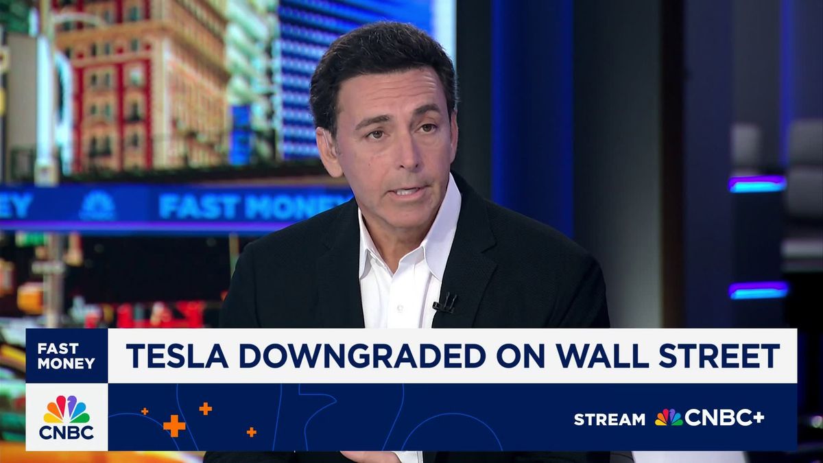 Tesla rallies on robotaxi hopes as fear over Musk-Trump feud subsides 2 Tesla faces a lot of short-term challenges, says fmr. Ford CEO Mark Fields