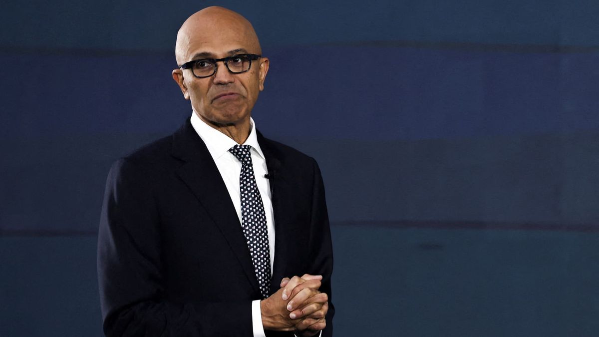 Microsoft rallies in last 10 minutes of trading to avoid first eight-week losing streak since 2008