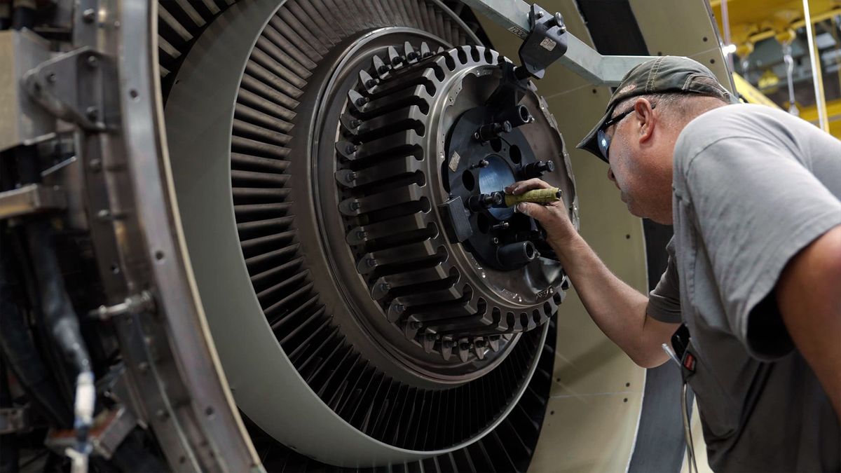 Boeing's airplane deliveries are the highest in 7 years. Now it's about to pick up the pace 1 Why airlines like American are scrambling to make engines last longer