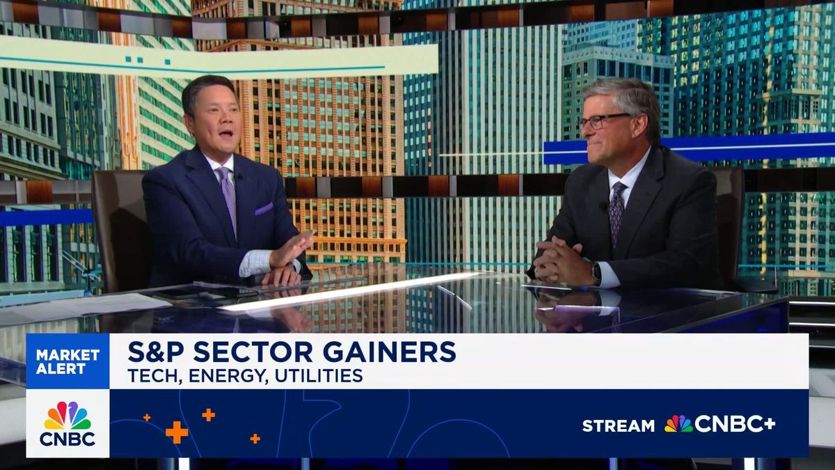 Oracle stock gains 36% to post best day since 1992, adding $244 billion in value 1 Oracle's projected growth reminds me of the late 90s in compelling ways: MAI Capital's Chris Grisanti