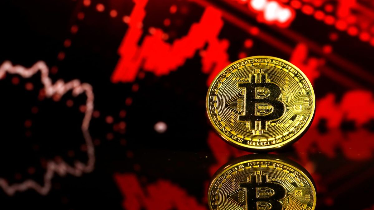 Bitcoin drops to a 3-month low below ,000 in risk-off move Bitcoin drops to a 3-month low below ,000 in risk-off move