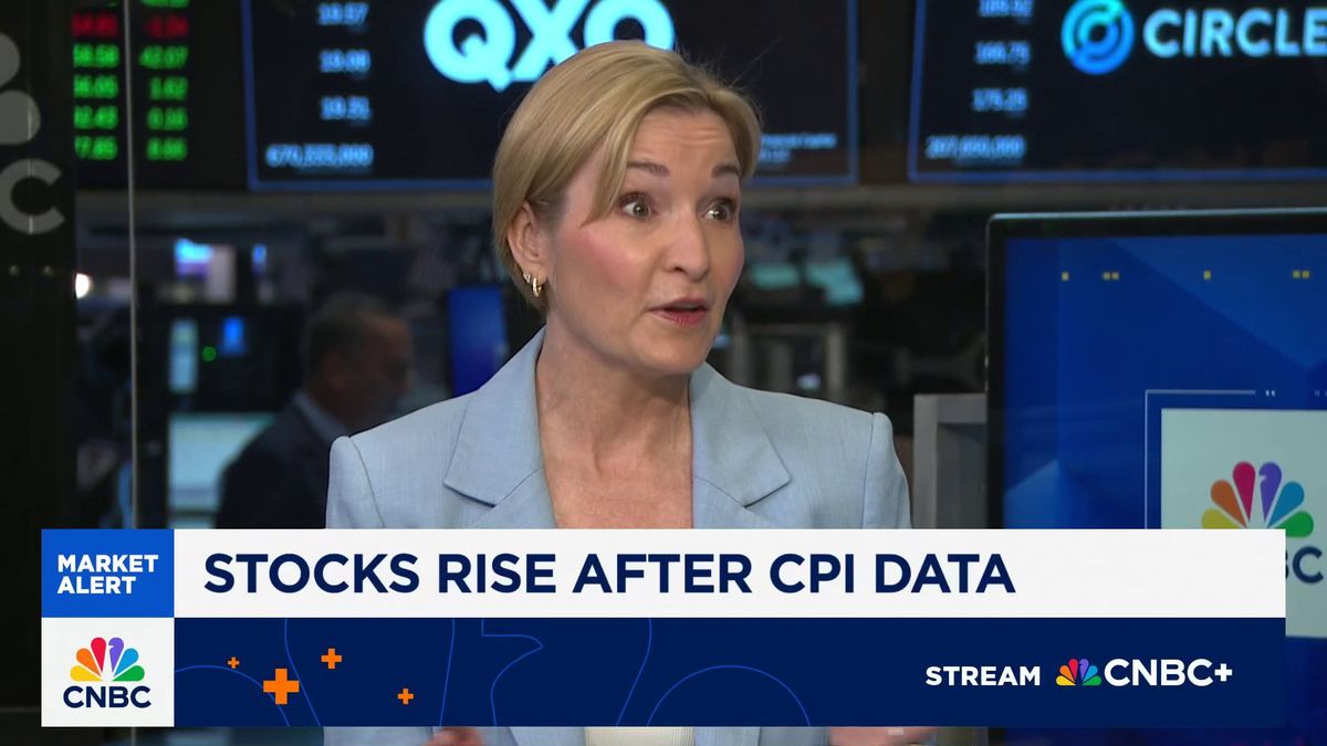'Job hugging' has replaced job-hopping, consultants say, as workers cling to current roles 1 There's now downside risks to the labor market, says Morgan Stanley's Ellen Zentner