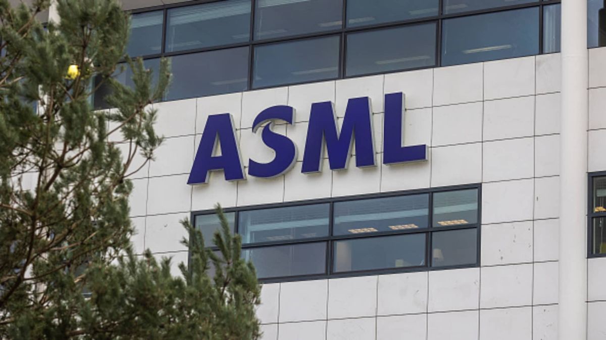 ASML hits record high on AI boost — and analysts see plenty of room to run