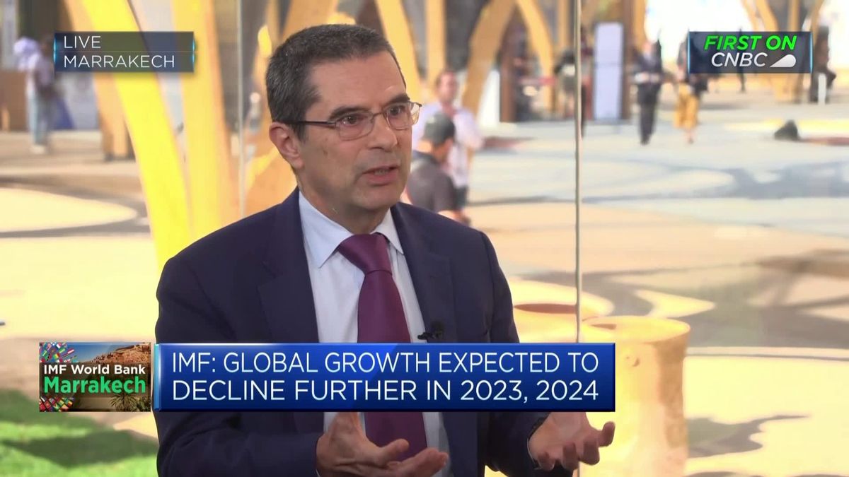 African ambassador criticizes IMF, World Bank for not giving enough loans 1 U.S. and China are the main drivers of rising global debt, IMF official says