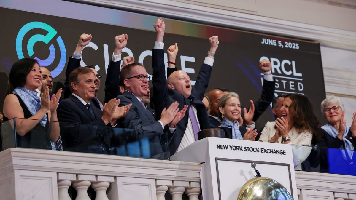Circle resumes its post-IPO rally after pullback, stablecoin issuer boosts Coinbase
