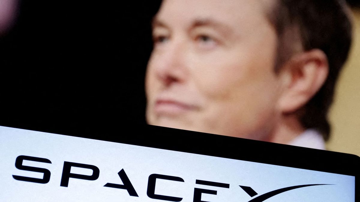 SpaceX aims for 0 billion valuation in secondary share sale, WSJ reports