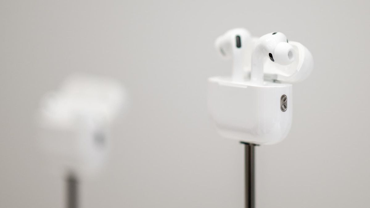 Apple, Google and Meta are trying to perfect a science fiction gadget: The universal translator